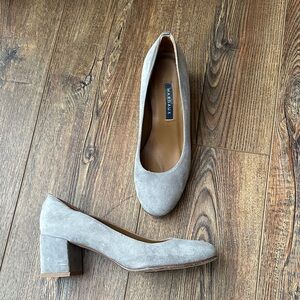 Margaux Elegant Light Gray Suede Heels - size 6.5 (36.5)
